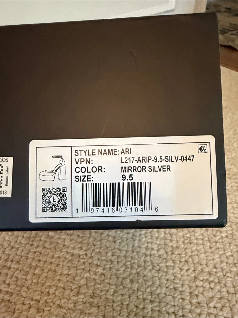 NEW in Box Women’s Laroude Silver Metallic Platform Block Heels, size 9.5